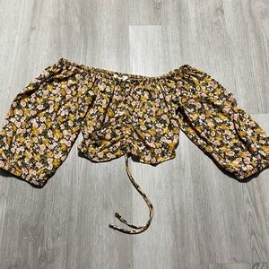American Eagle Outfitters Floral Capris - Black and Yellow